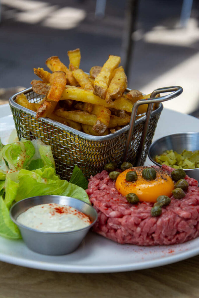 Le tartare de boeuf du restaurant Le Ponticaud en bords de Vienne à Limoges
