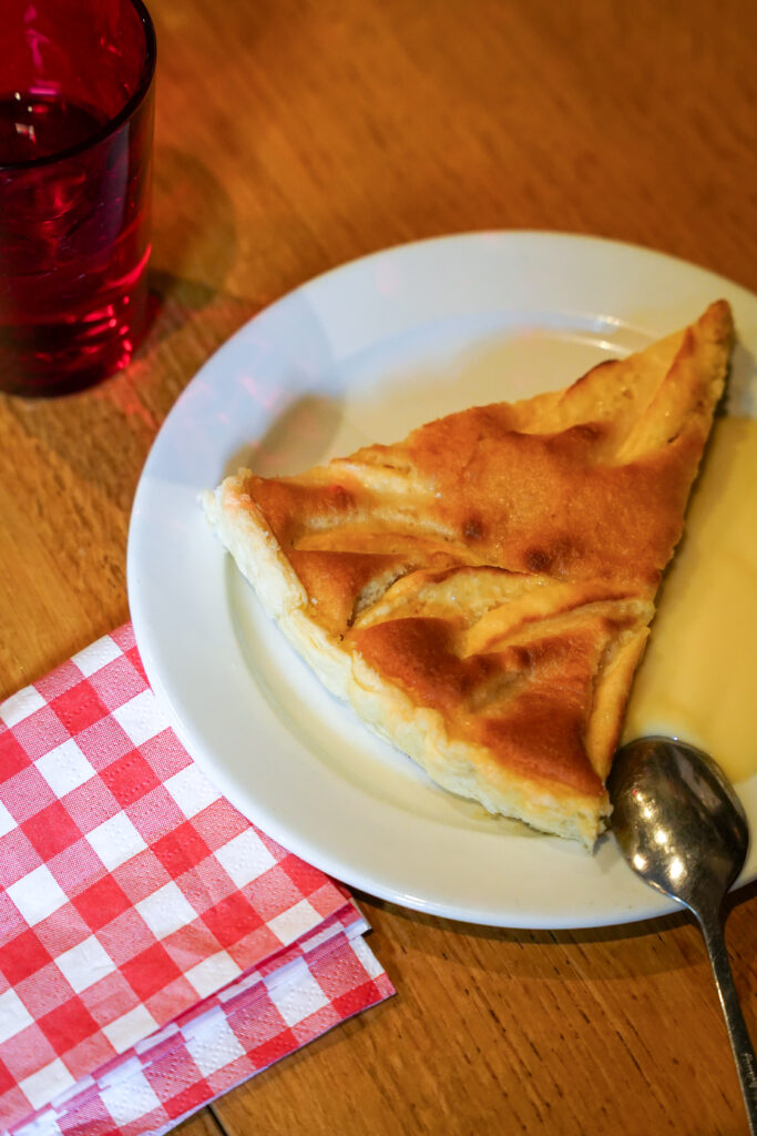 Tarte aux pommes faite maison à Pomme et Sarrazin à Saint-Malo.