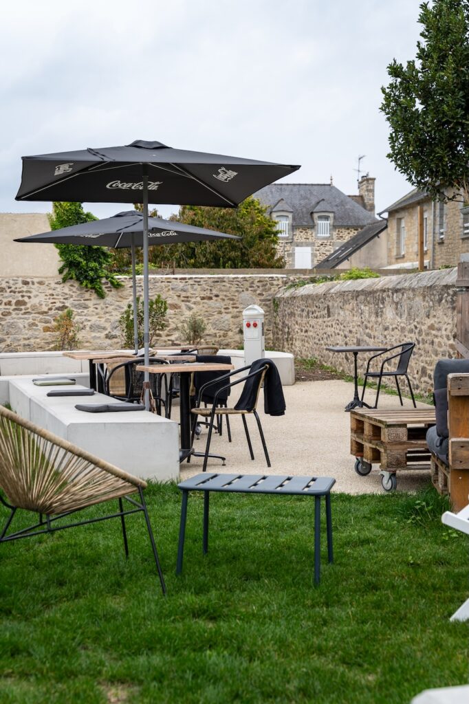 Terrasse agréable à L'Accalmie à Beaussais-sur-Mer.