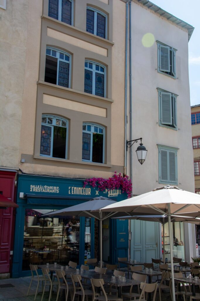 Devanture et terrasse du restaurant L'Éminceur à Limoges