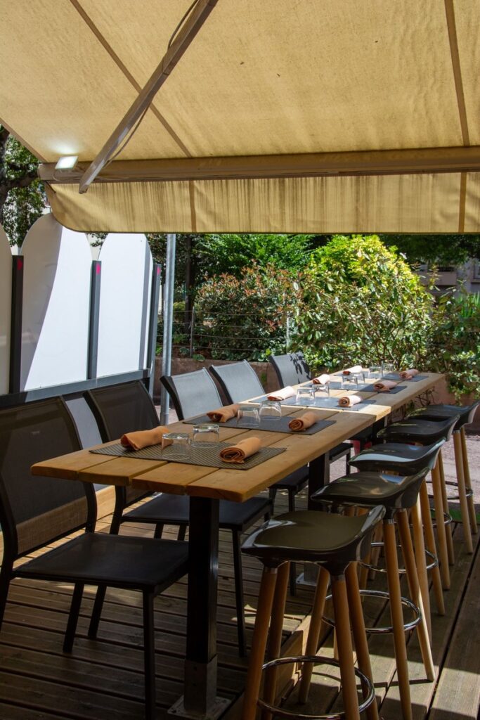 La terrasse ombragée du restaurant locavore La Muse Bouche à Limoges