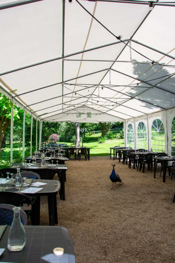 La terrasse du Moulin de Chevillou, restaurant à quinze minutes de Limoges