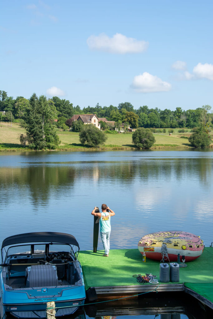Le lac de Forgeneuve, lieu ou est situé The Beach Ski Academy à Meuzac à 30 minutes de Limoges