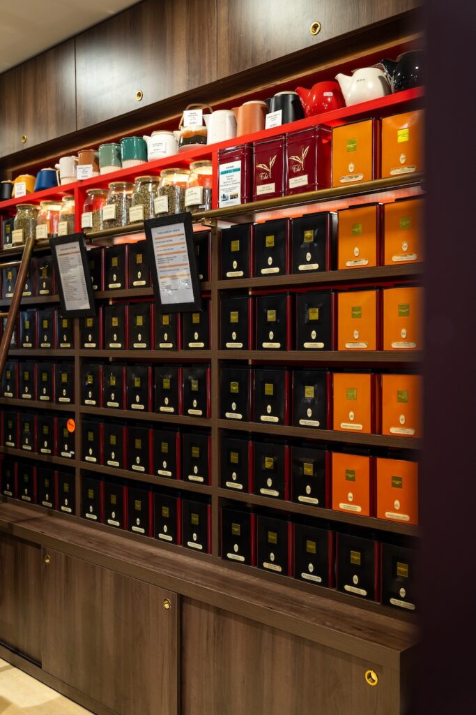 Large choix de thés Dammann Frères chez Délice des Cafés à Saint-Servan.