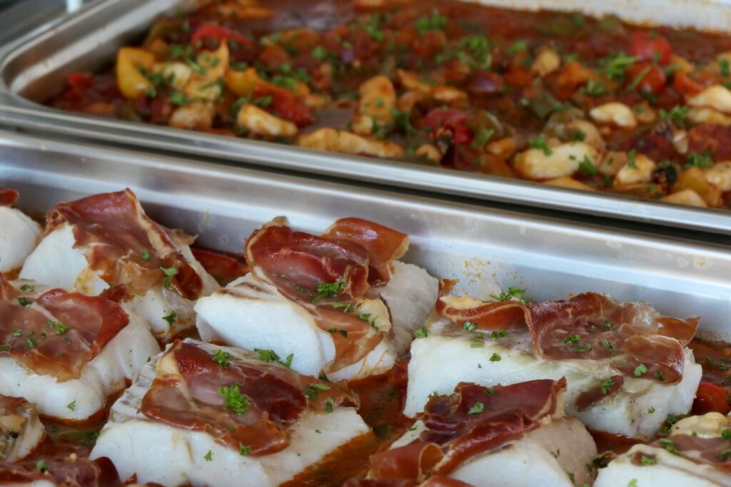 Plats à emporter et cuisine du monde chez le traiteur Les Petits Plats à la Hume, quartier de Gujan-Mestras.