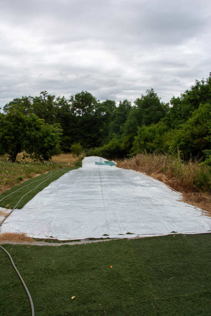 Le ventriglisse géant du gîte pour 12 personnes Les Spas Insolites à Saint-Junien à 20 minutes de Limoges