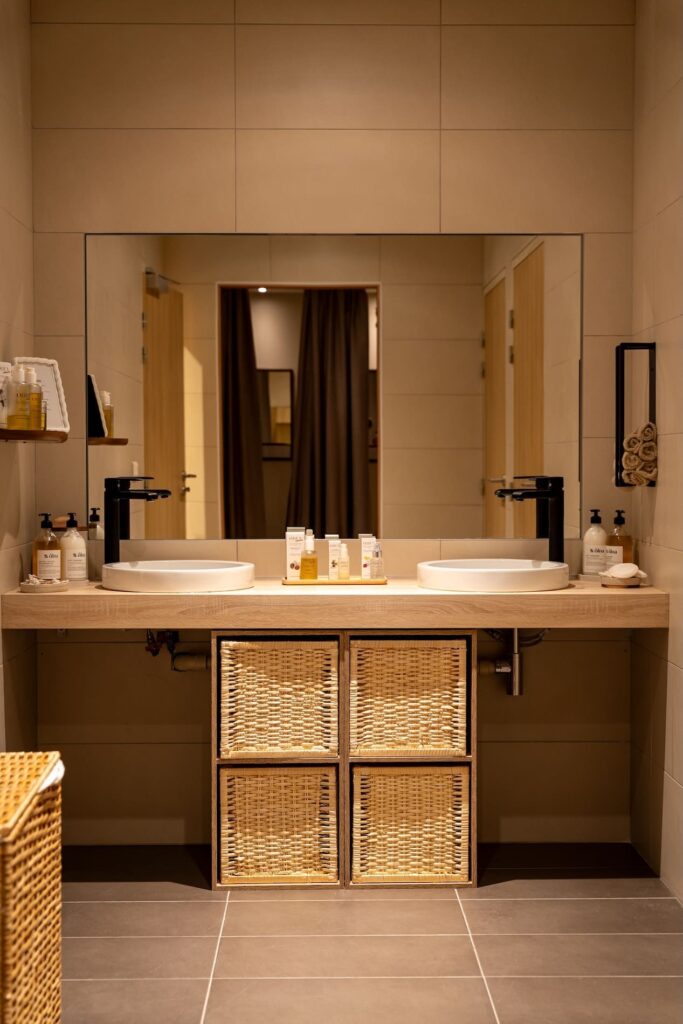 Design moderne et confort optimal dans les vestiaires de chez Olna à Saint-Grégoire