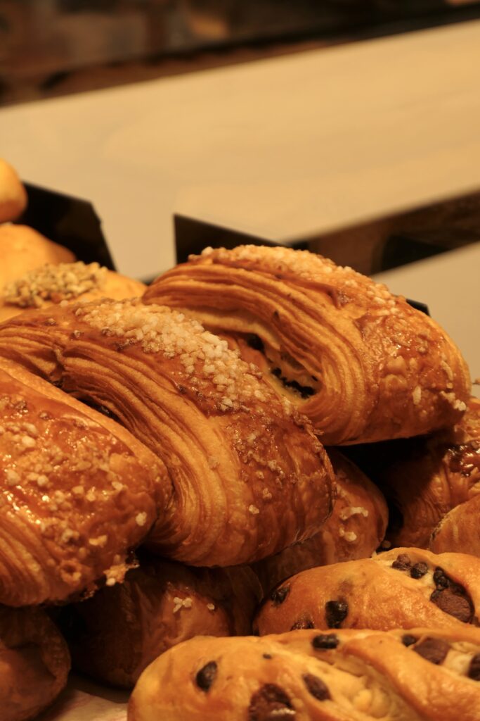 Viennoiseries de la boulangerie-pâtisserie artisanale Le Sentier de la Mie, au Teich.