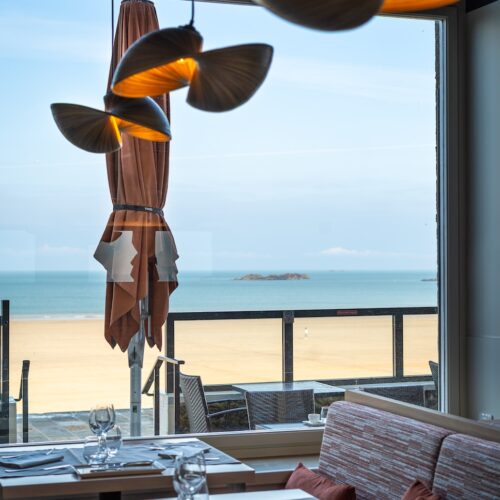 Belle vue sur la mer depuis le restaurant Antinéa à Saint-Malo.