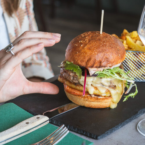 Le burger du Green est généreux et savoureux