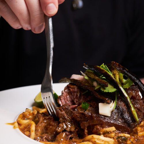 fourchette dans plat thaï