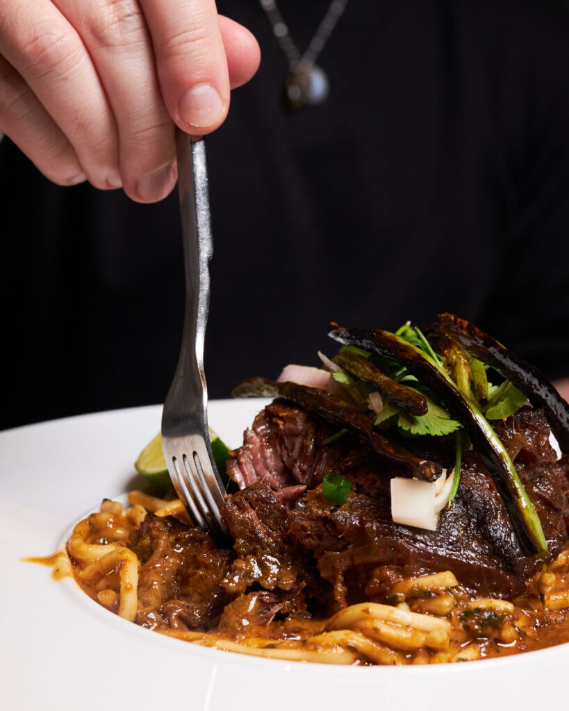 fourchette dans plat thaï