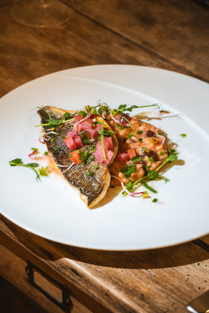 A la carte du Clos de Champfleury, on trouve de très beaux poissons