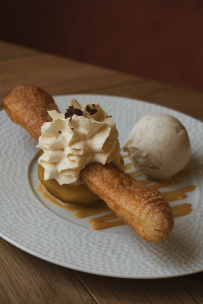 Chez Clotaire, on déguste de délicieux desserts, réalisés avec des produits locaux et de saison