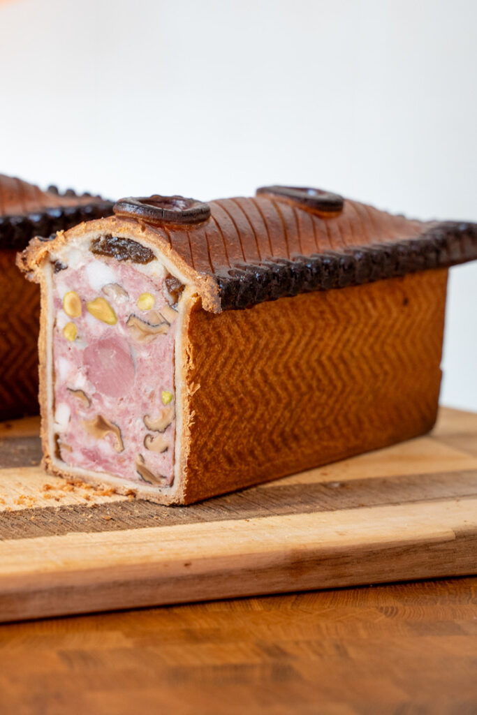 La spécialité des Délices du Renard est le pâté-croûte