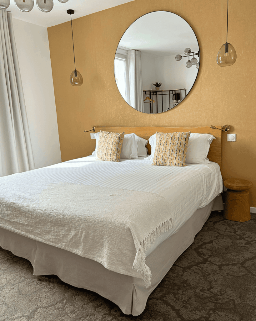 Une belle chambre jaune de Barnea