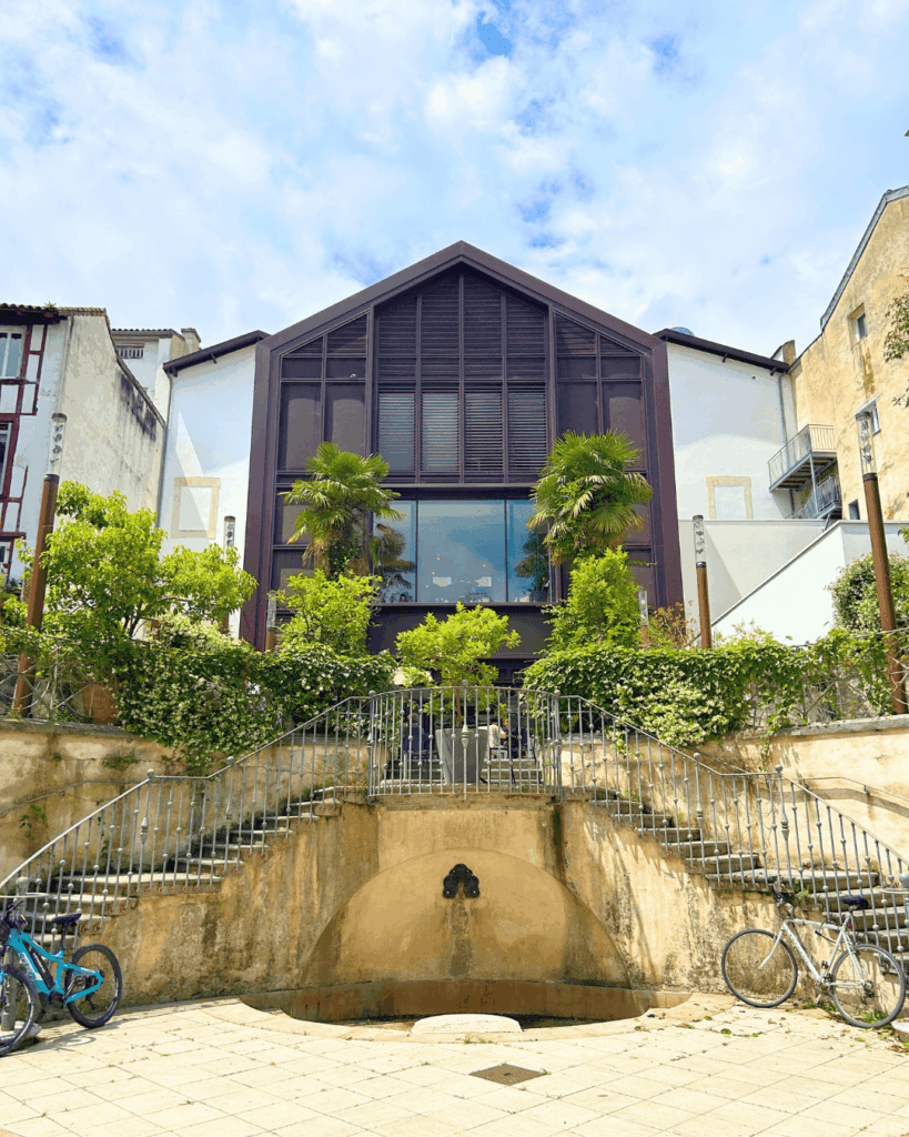 La devanture de Basa