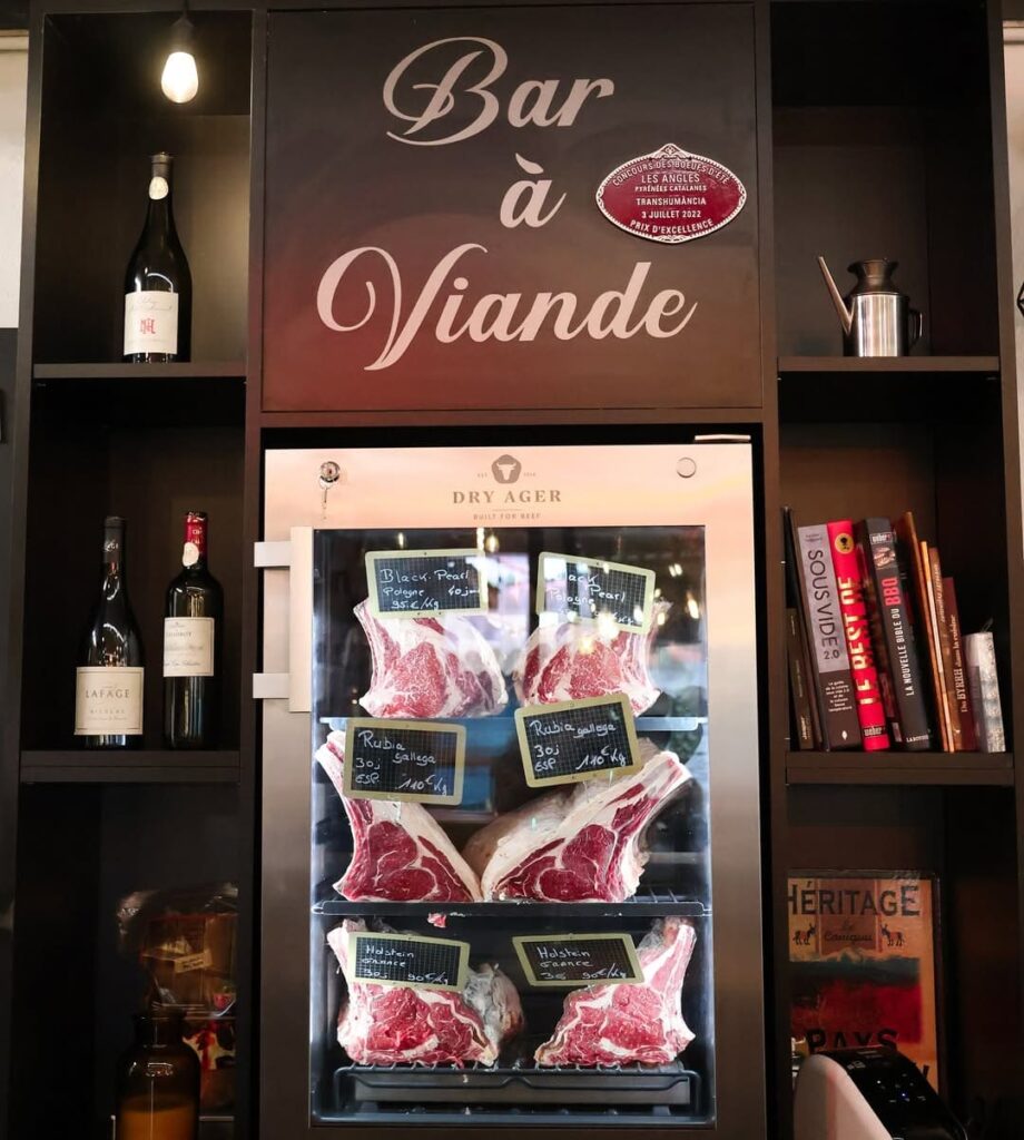 Le bar à viande de La Brasserie du Village au Soler