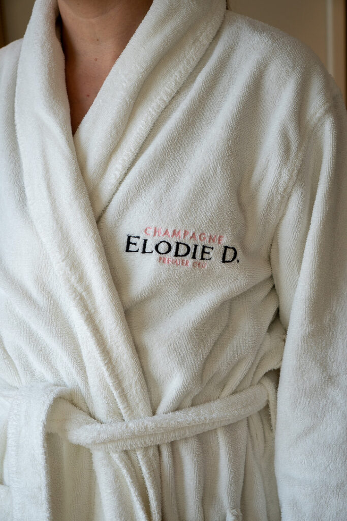Le spa de La Demeure d'Elodie a ses propres peignoirs et maillots de bain
