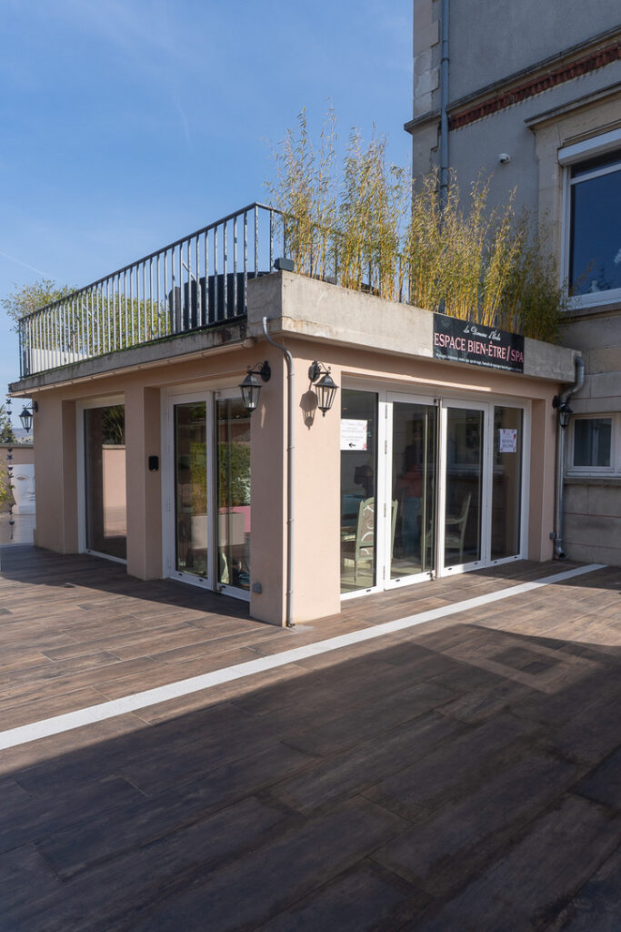 Le spa de La Demeure d'Elodie est situé sur l'avenue de Champagne à Epernay