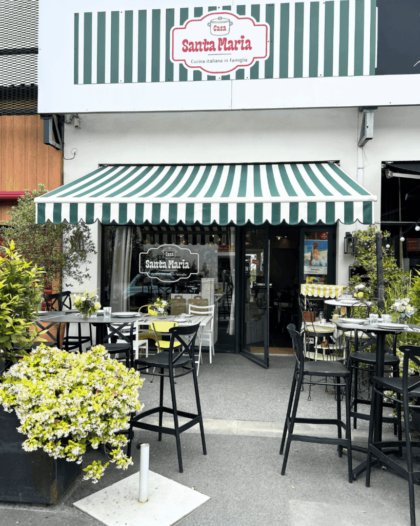 La devanture de Casa santa maria