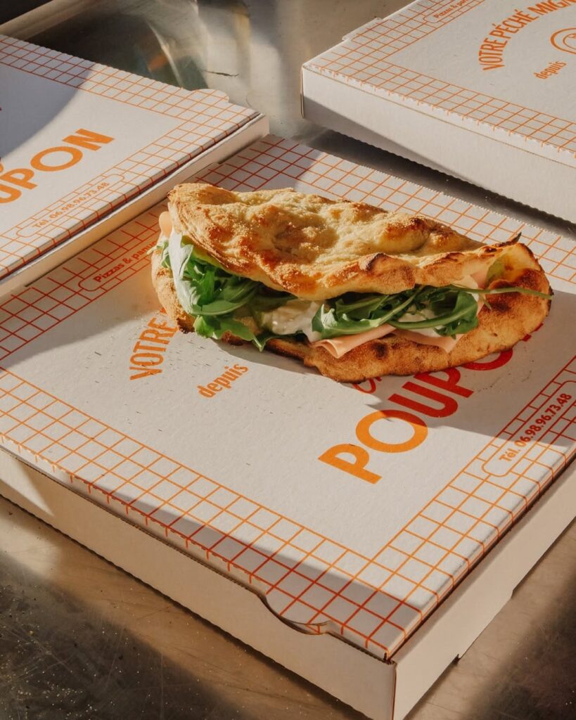 Sandwich gourmand de pizza d'un foodtruck de type cuisine italienne à Billère, près de Pau