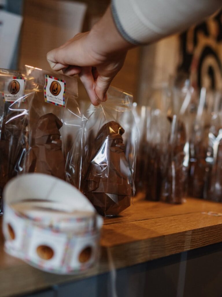 Petite statue en chocolat d'une chocolaterie à Idron, près de Pau