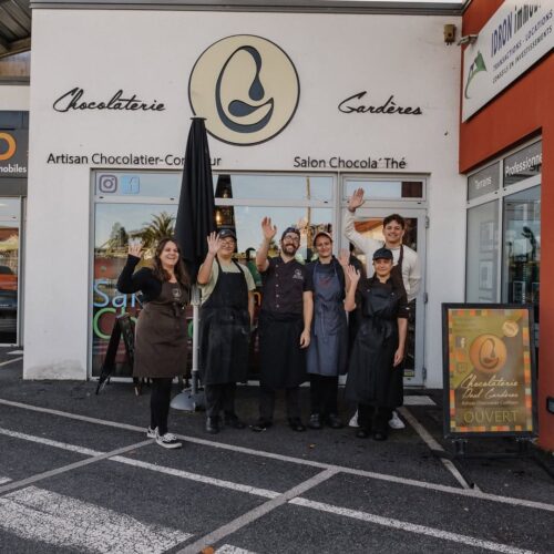L'équipe chaleureuse devant leur chocolaterie à Idron, près de Pau