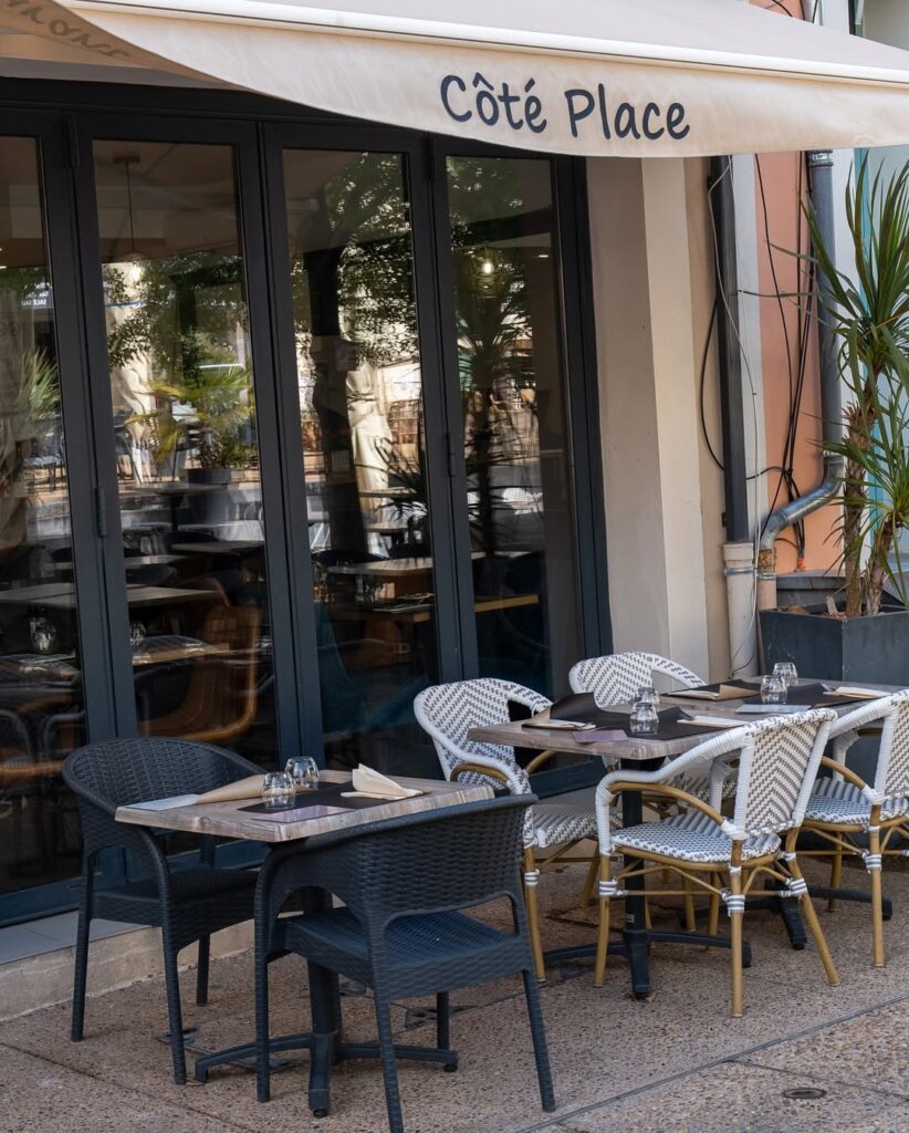 La terrasse de Côté Place à Leucate