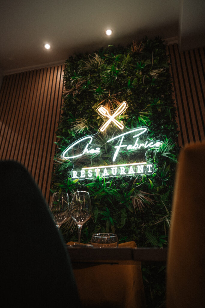 Le logo du restaurant Chez Fabrice, à Bordeaux