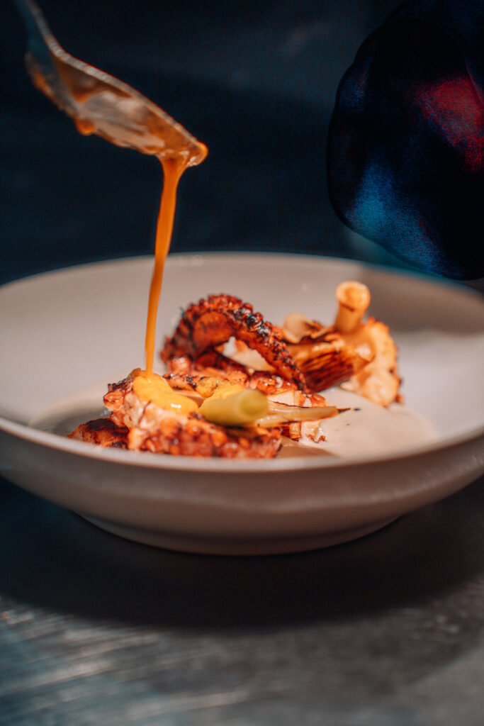 L'excellent poulpe grillé que propose le restaurant De Part et d'Autre, situé à Bordeaux