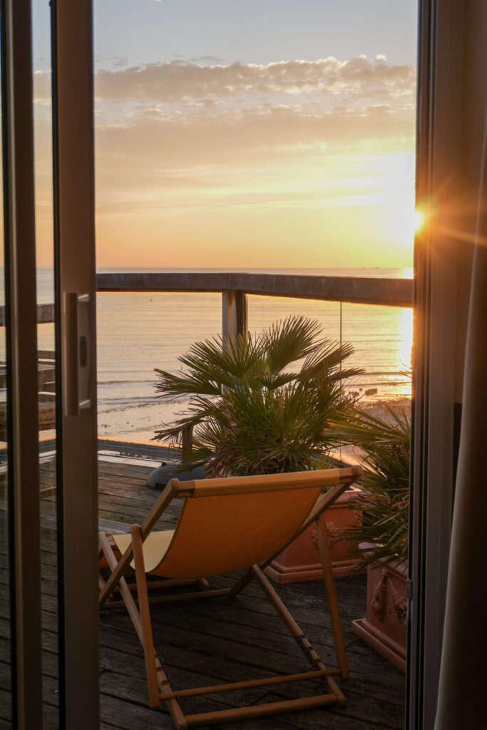 Un coucher de soleil à La Petite Rade Hotel au Havre