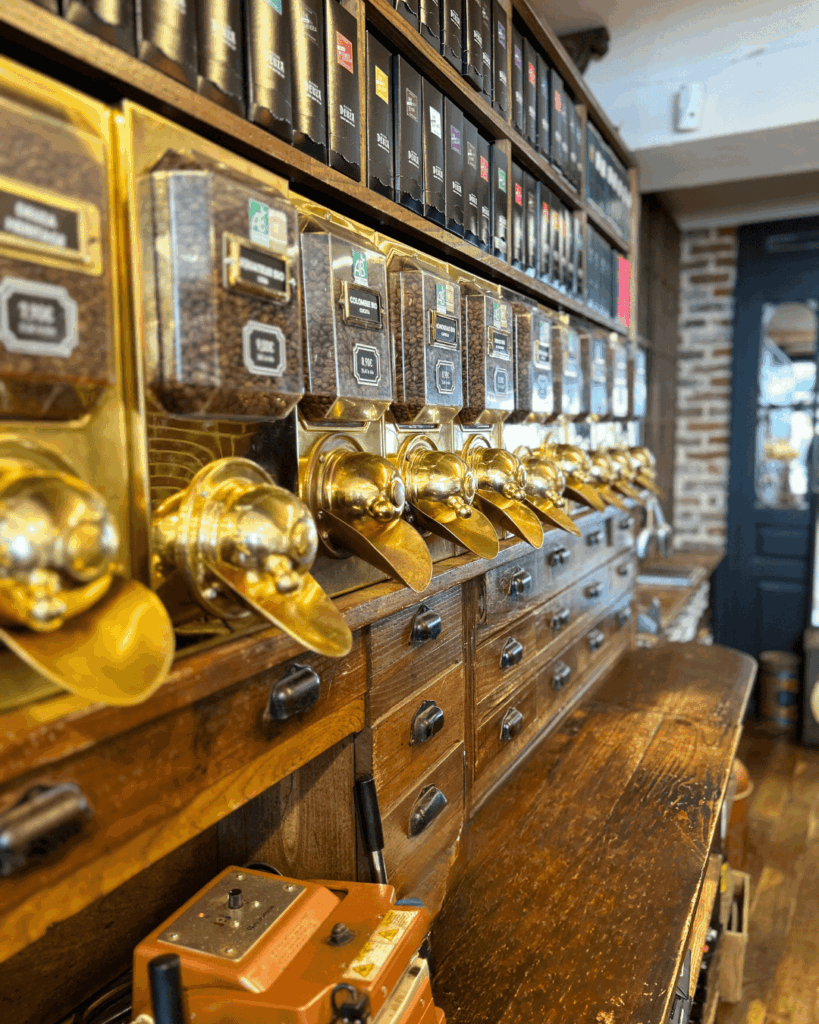 Distributeur de café de ma maison deuza à saint jean de luz