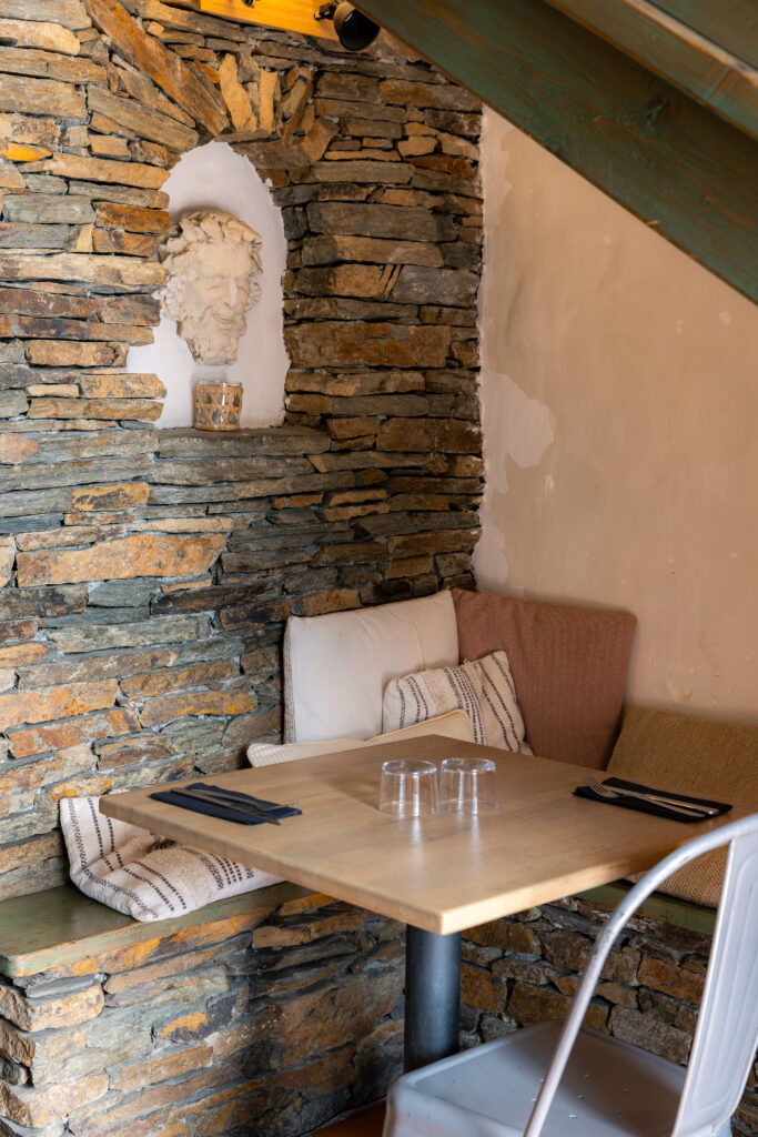 Une table chez de Els Taps à Port-Vendres