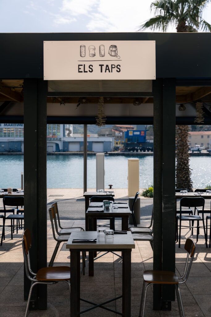 La terrasse de Els Taps à Port-Vendres