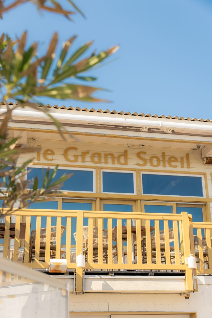 La devanture du Grand Soleil à Gruissan