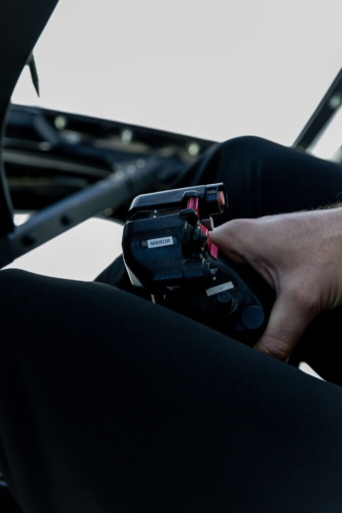 La commande de l'hélicoptère lors d'une sortie découverte avec Hélittoral Hélicoptère à Perpignan