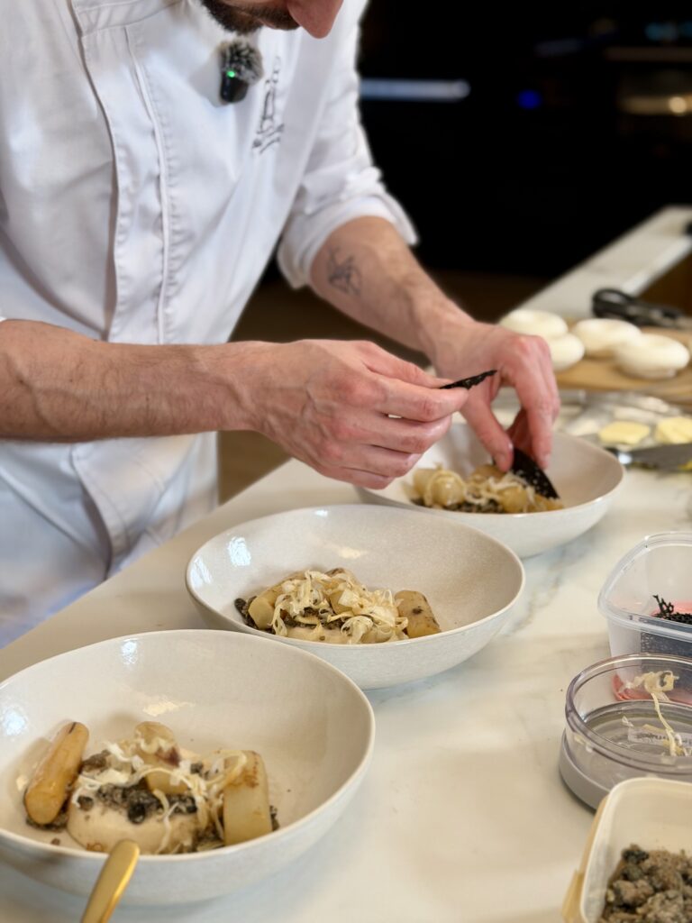 Anicet, le chef, fais le dressage minute