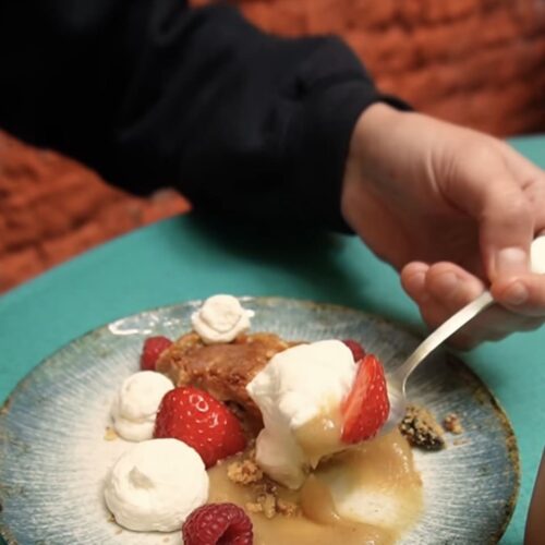 Désert avec des fraises et des framboises