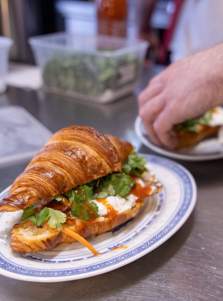 croissant brunch smoki