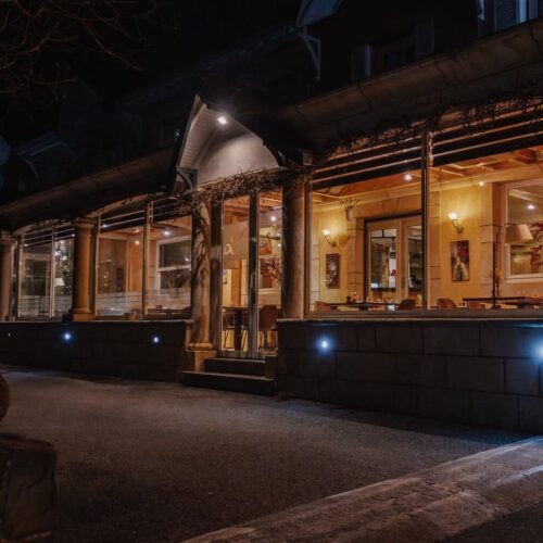 Vue extérieur d'un restaurant de type cuisine française à Bielle, près de Tarbes