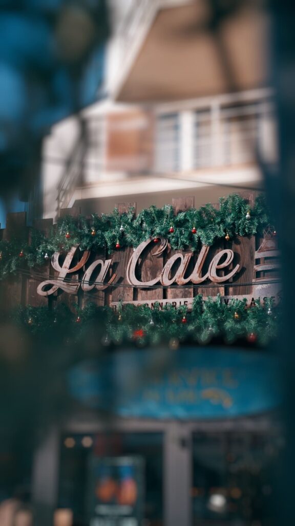 La devanture du bar restaurant La Cale