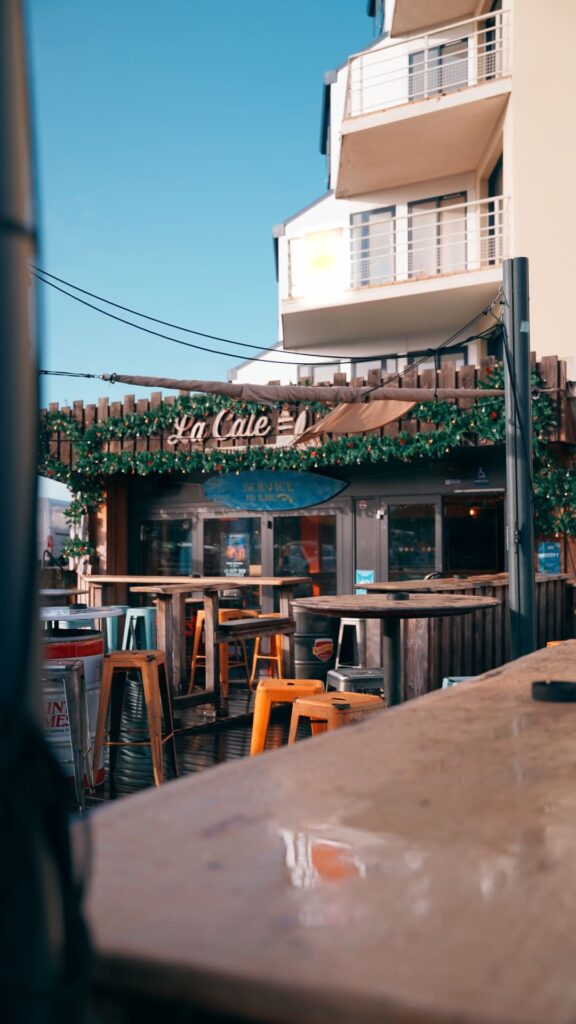 L'entrée du bar restaurant La Cale