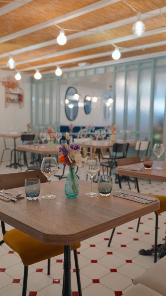 La salle intérieur du restaurant le Loca Café
