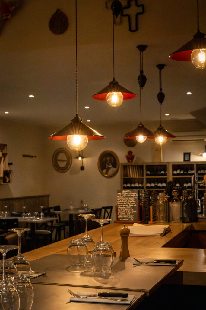 Le comptoir du bistrot Maison Blanche à Béziers