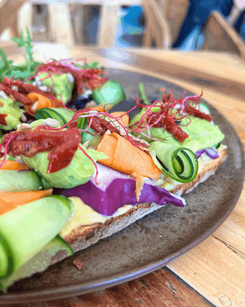 Une assiette brunch chez Martxuka