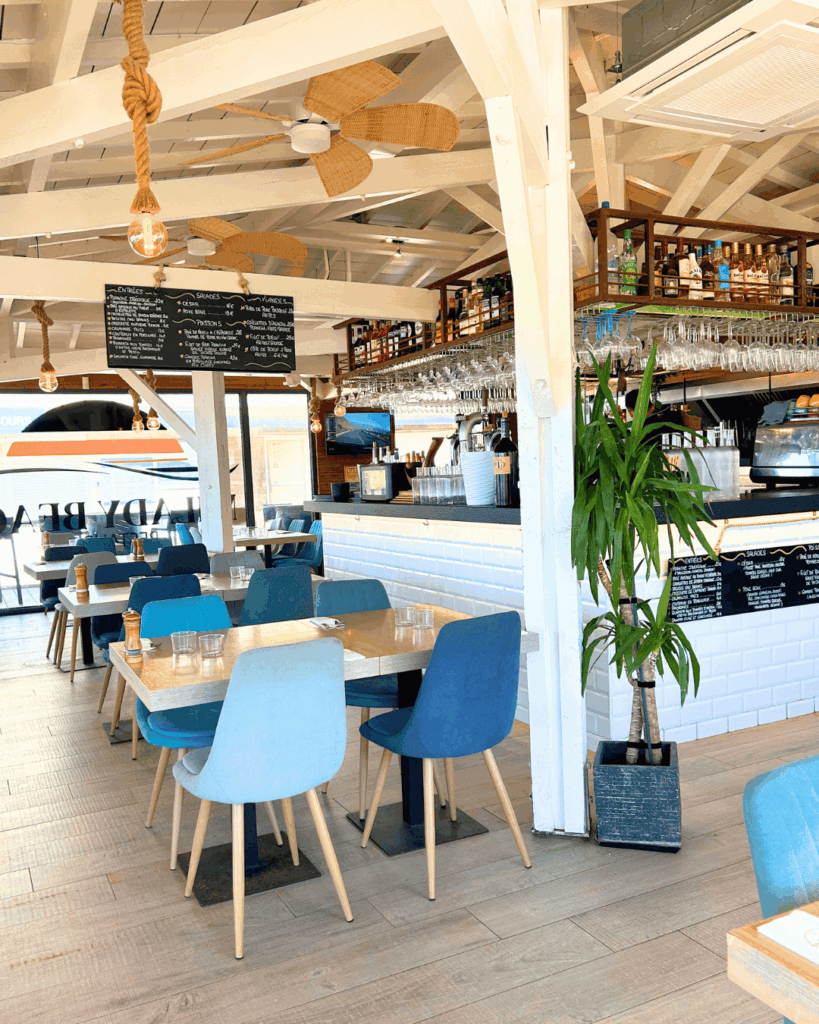 L'Intérieur de Milady Beach