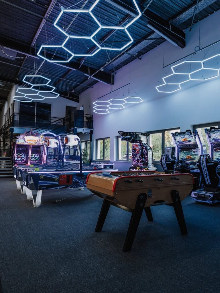Salle d'arcade avec babyfoot et autres jeux à partager avec les copains ou en solo à Pau, près de Tarbes