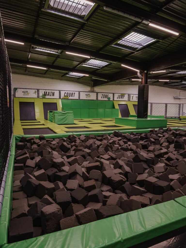 Trampolines et fosse pour sauter à partager avec les copains ou en solo à Pau, près de Tarbes