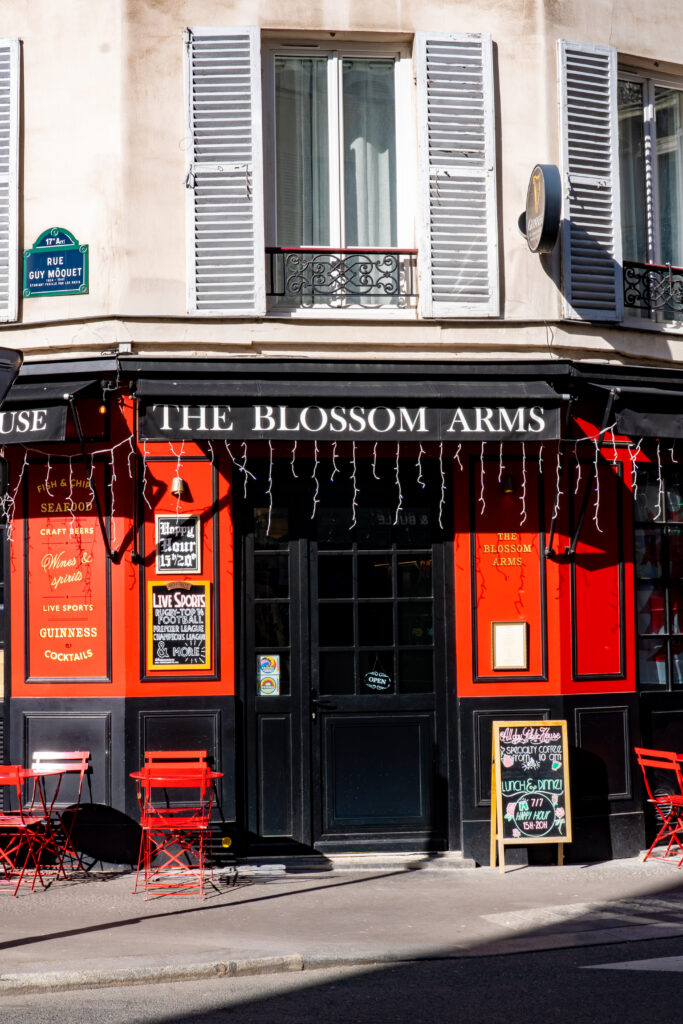 La devanture et la terrasse de The Blossom Arms